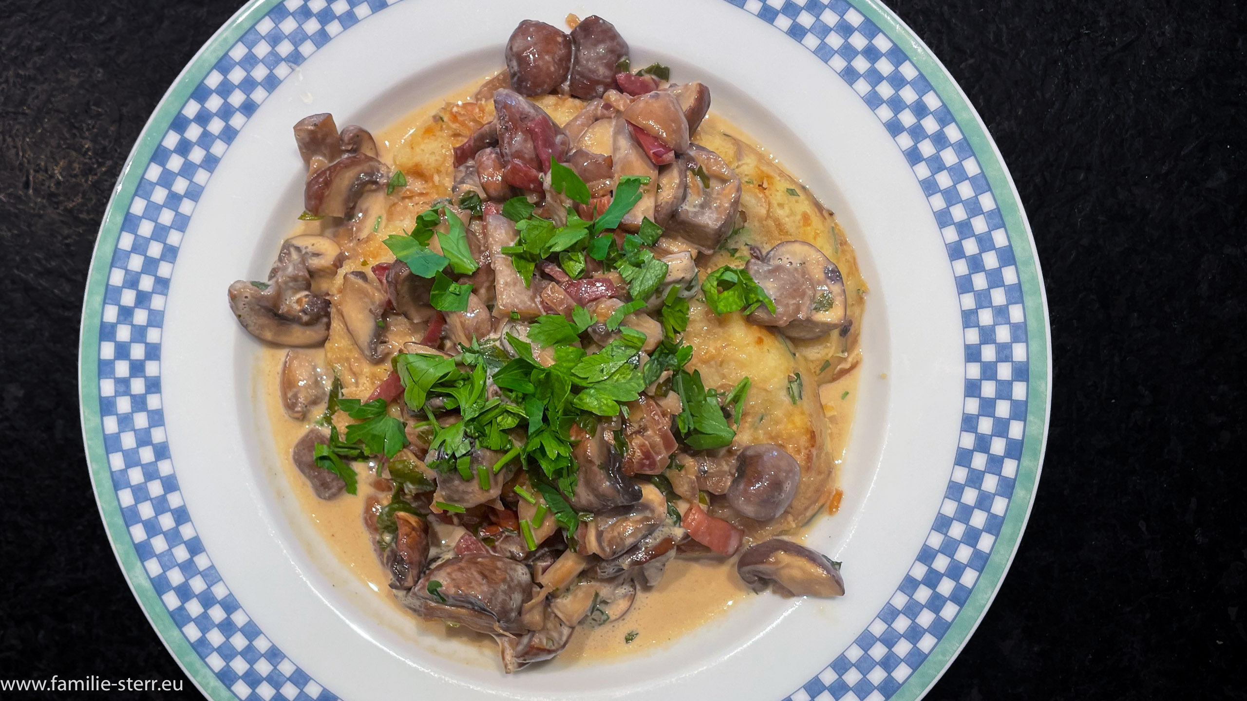 Knödel in Champignonrahmsosse